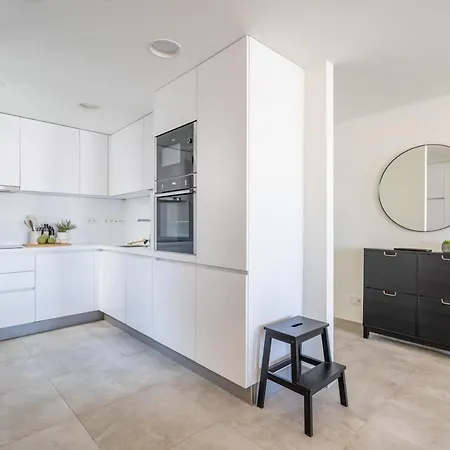 Inf2.6f - Modern And Bright *
